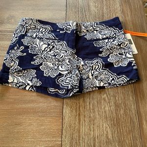 New with Tags Dalia city fit shorts size 8 blue white floral cotton spandex